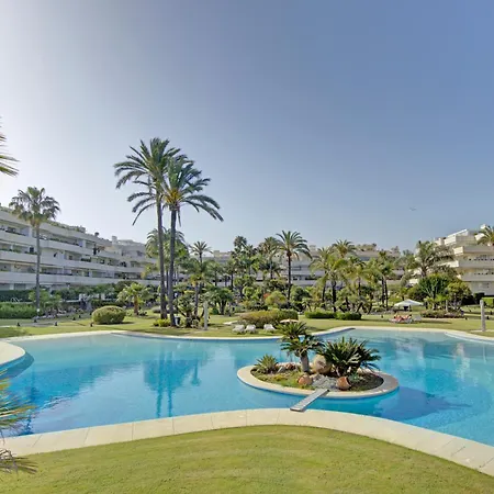 Beachfront Luxury With Private Pool ماربيا