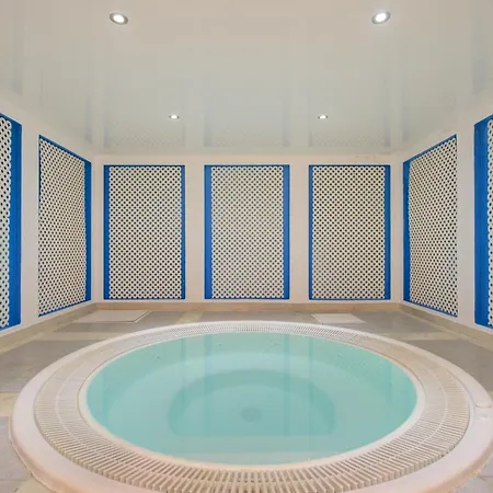 Beachfront Luxury With Private Pool * ماربيا