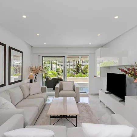 Beachfront Luxury With Private Pool شقة *