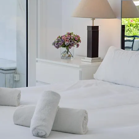 Beachfront Luxury With Private Pool شقة