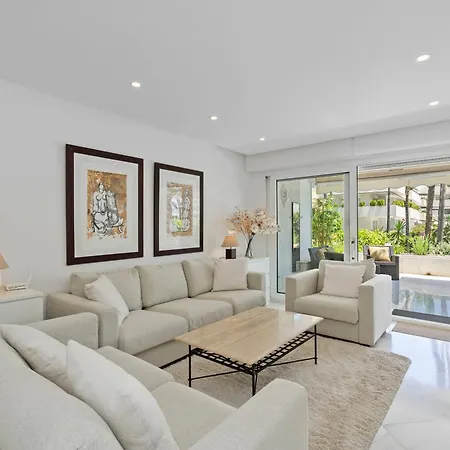 Beachfront Luxury With Private Pool *
